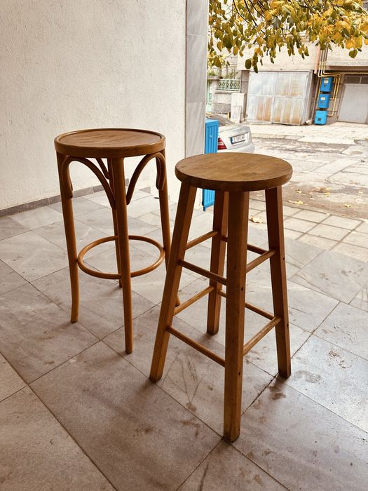 Два ретро дървени бар стола от 80-те