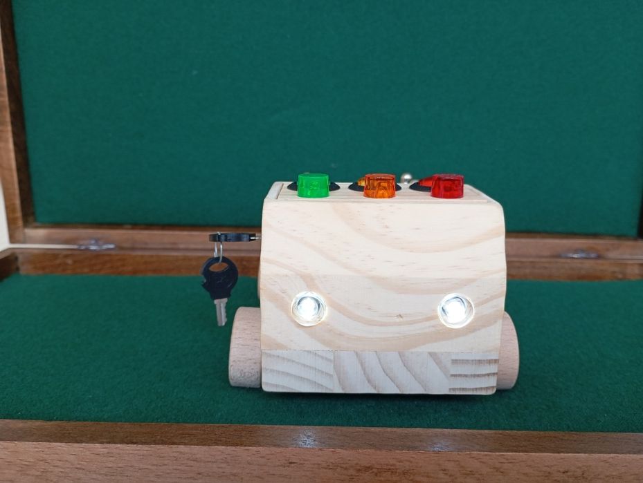 Дървено Камионче