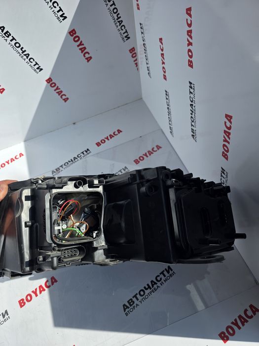 Десен фейсов ксенонов фар Audi A8 04-07г