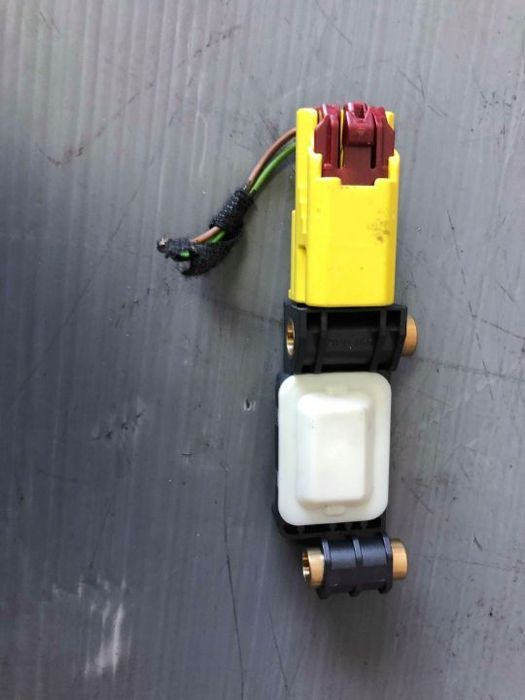 senzor impact audi a4 b7