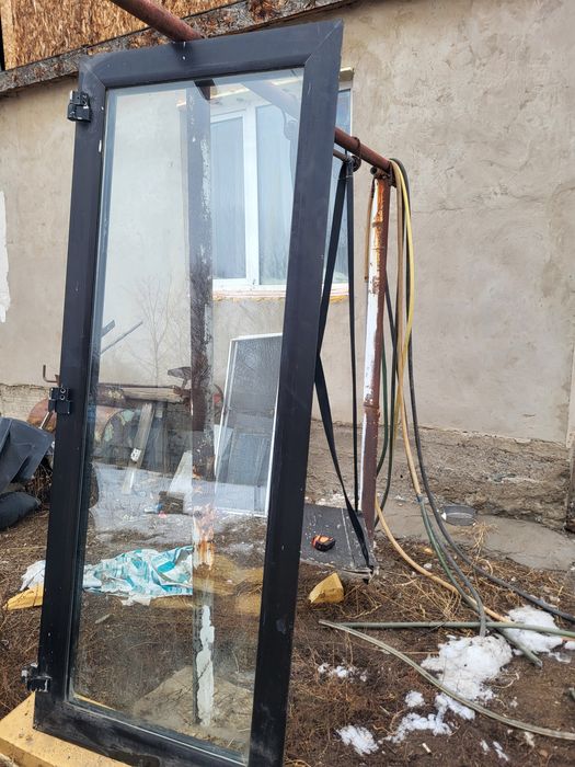 Алюминиевая дверь