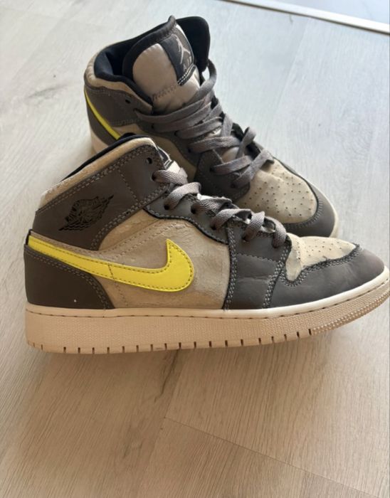 Air jordan 1 mid “Gun Smoke Volt” ediție limitată