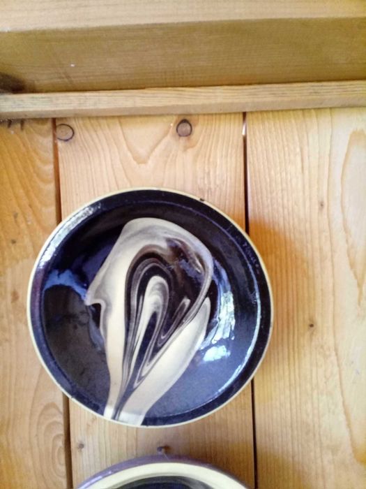 4 декоративни чинии с абстракция и прозрачна глазура.
Диаметр 20 см