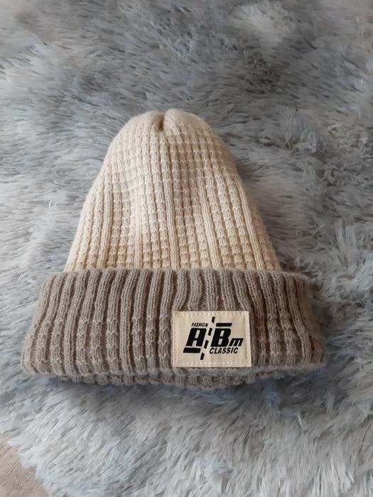 Новые шапки разные, берет