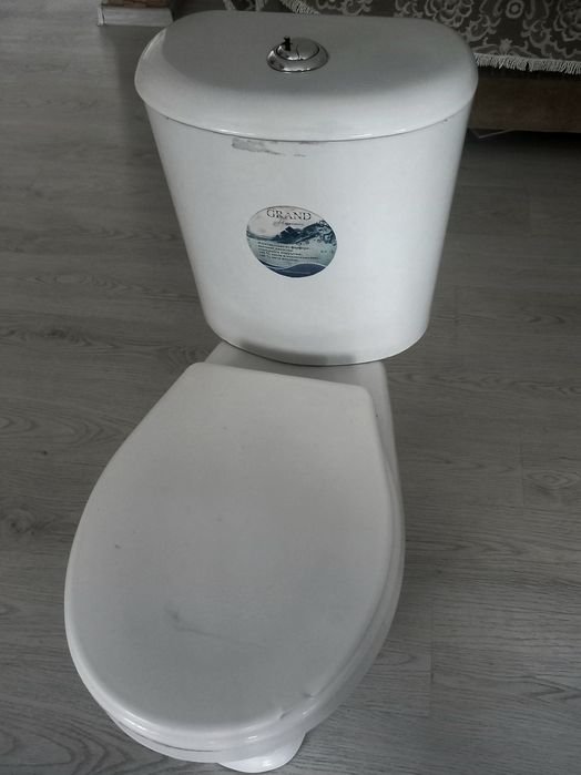 Продам Унитаз почти новый