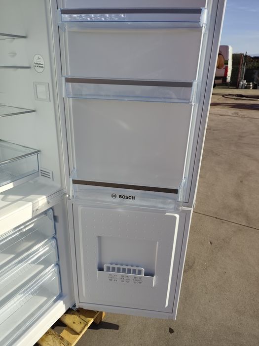 Хладилник с фризер Bosch KGN30VW25G/04