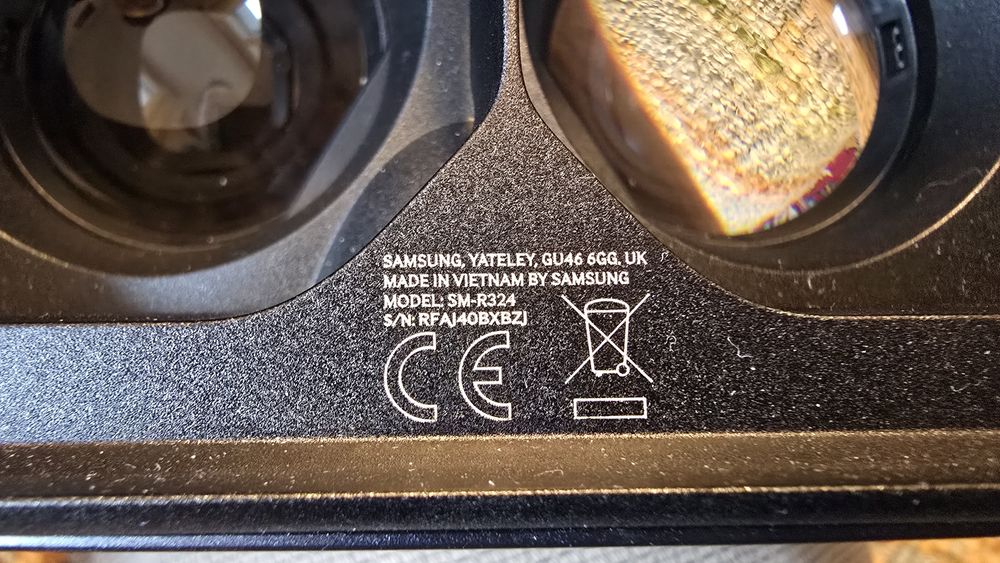 Samsung Gear VR with controller, SM-R324