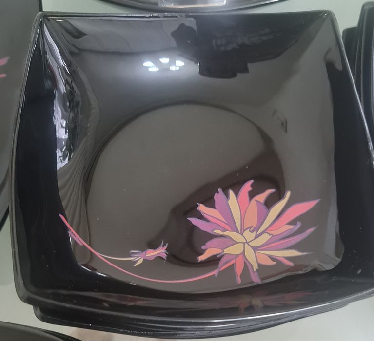 Продам столовый сервиз"LUMINARC".