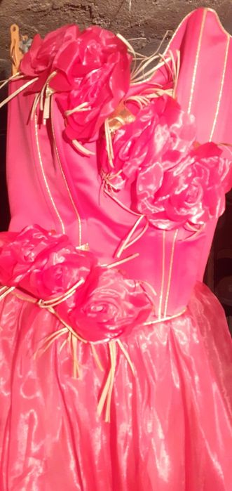 Платье нарядное для девушки плечи открыты