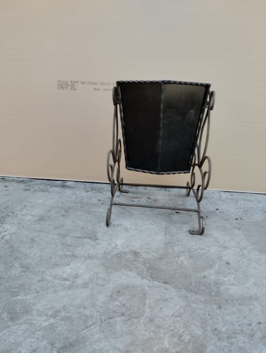 Урна кованая, металлическая