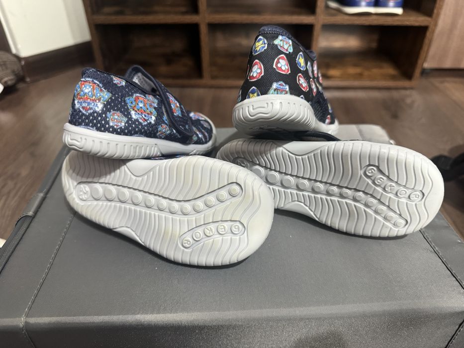 Детски пантофи за момче