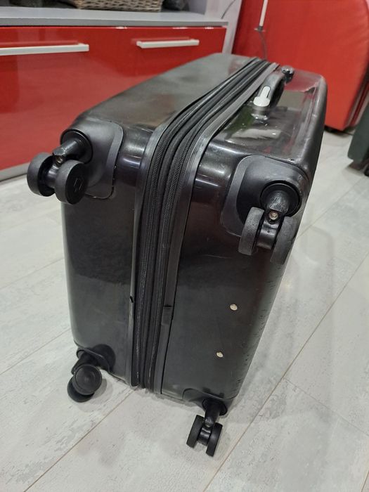 Куфар HAUPTSTADTKOFFER (телескопична дръжка, колелца, шифър,уширител)