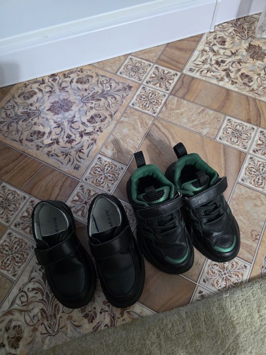 Продам детскую обувь