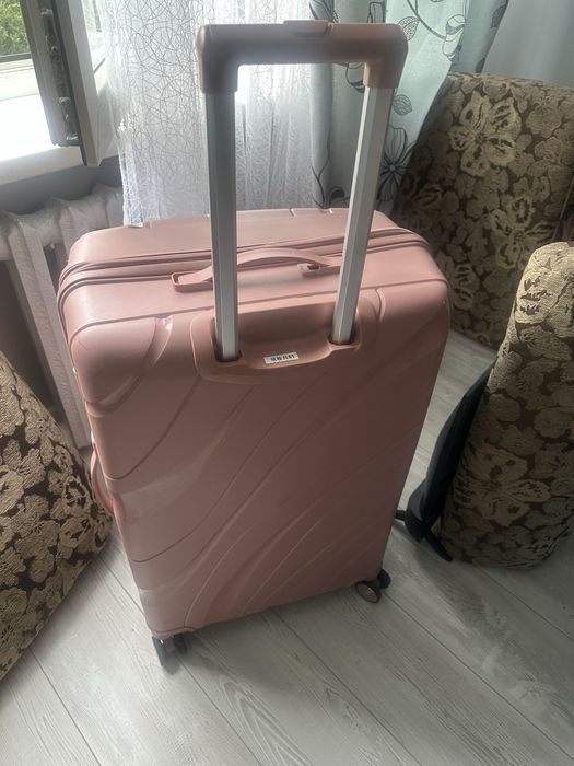 Продам чемодан б\у