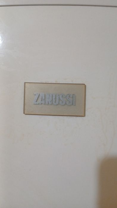 Vând urgent frigider zanussi