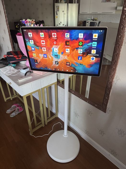 Планшет на стойке. 24 диагональ.