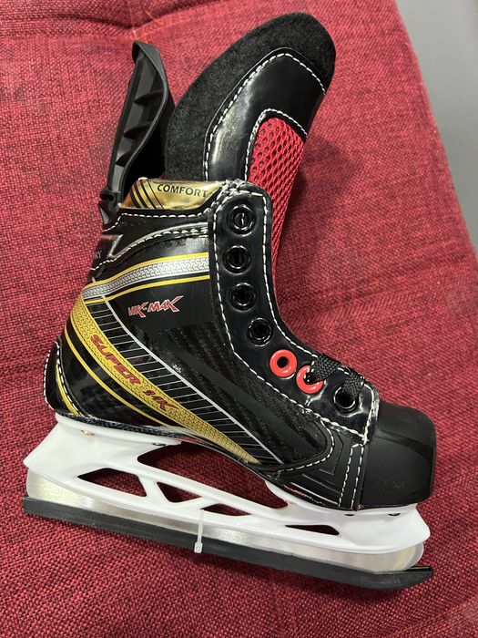 Хоккейные коньки новые