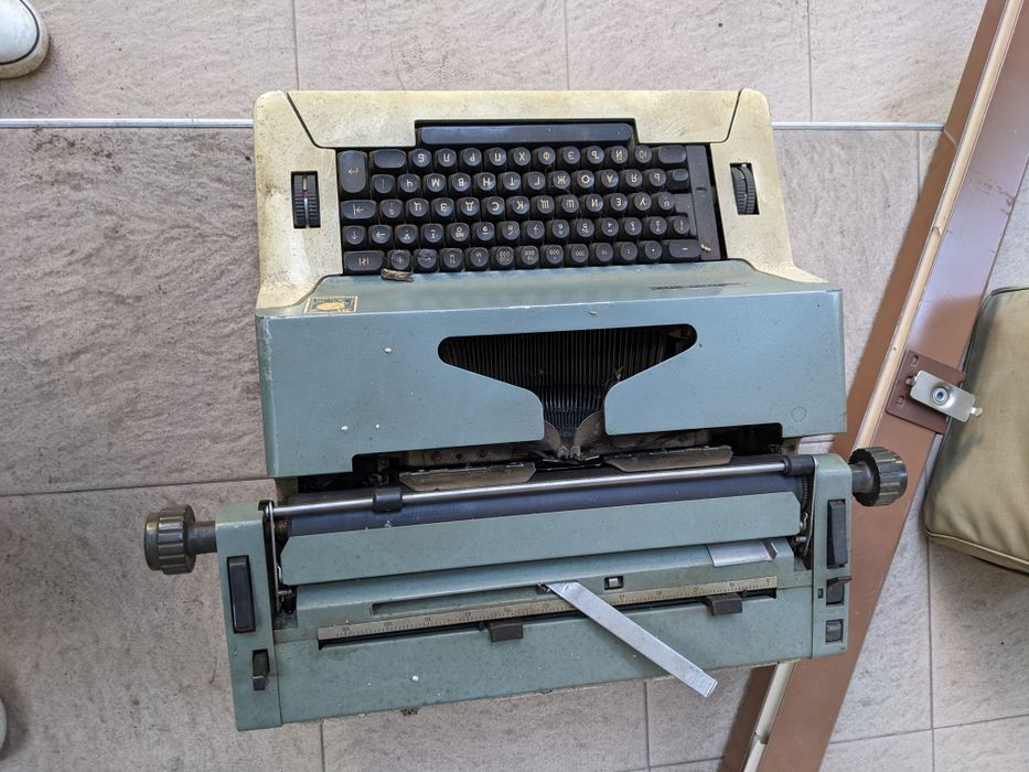 Пишеща машина ROBOTRON 202