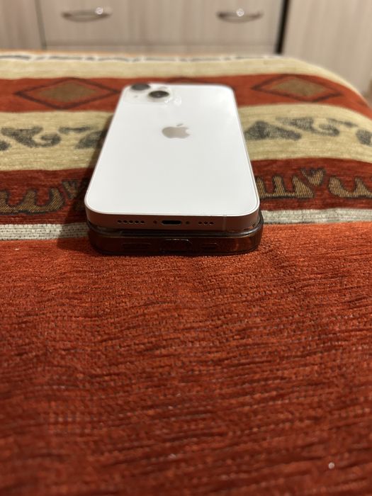 Айфон 13 в хорошем состаянии