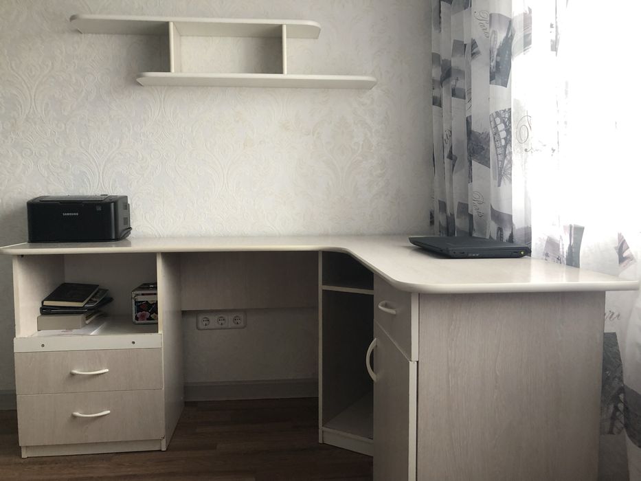 Продам стол угловой школьный