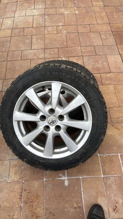 Диски с зимними покрышкой