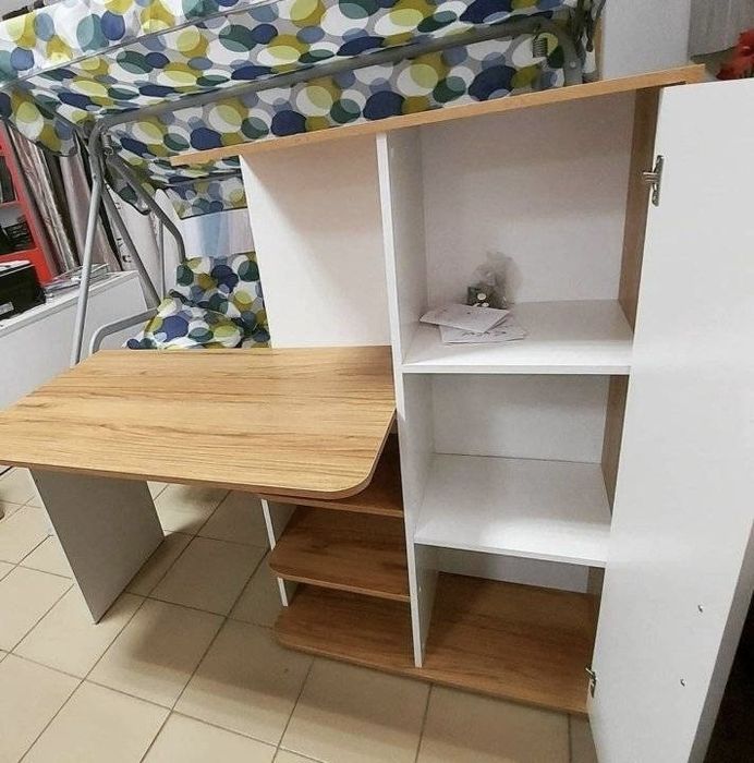 Срочно!! Продам письменный стол со стеллажом