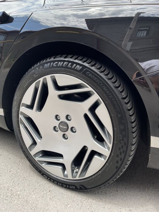 Genesis GV 90 full pazitsiya