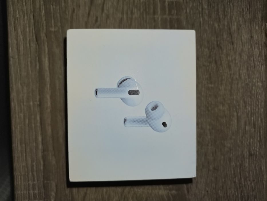 - AirPods Pro 3 -