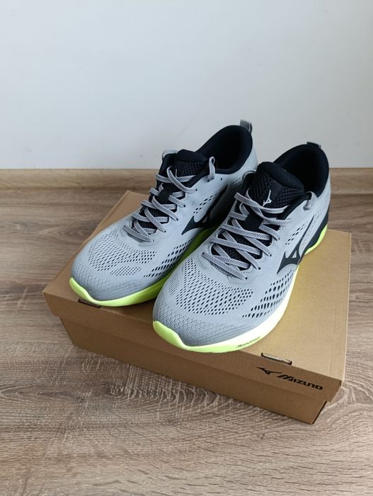 Маратонки Mizuno Wave Revolt 2