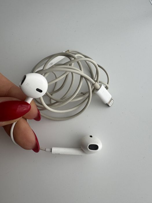 Слушалки с кабел Apple