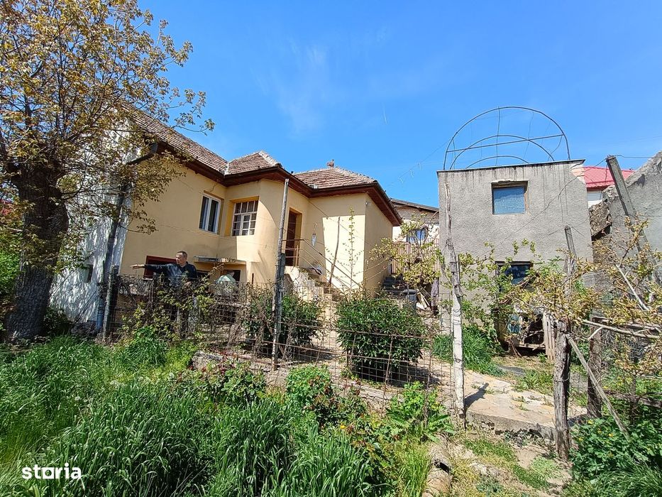 Casa cu 3 camere si garaj / str. PACII