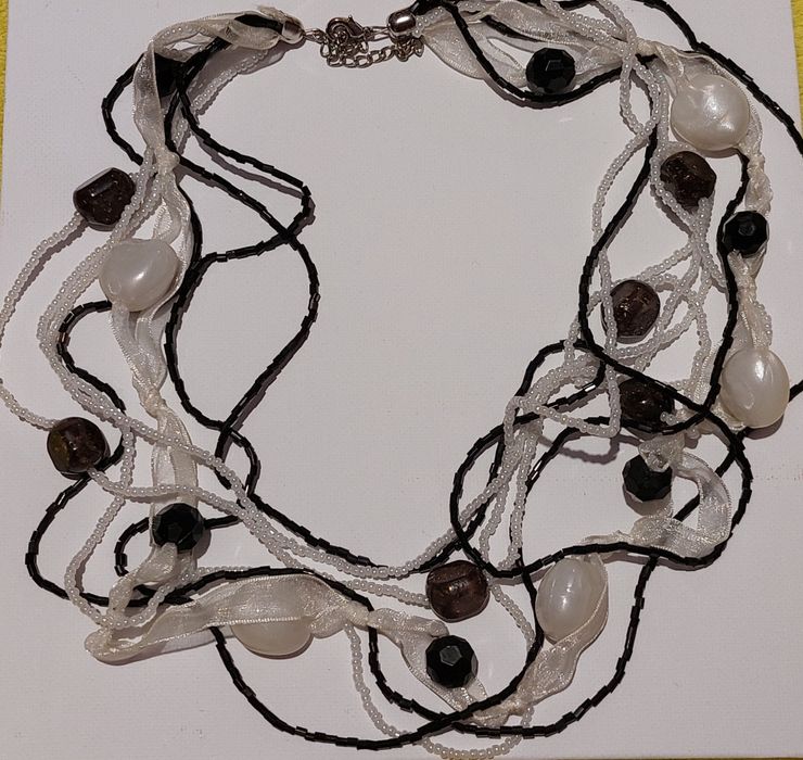 Дамски колиета и гривни