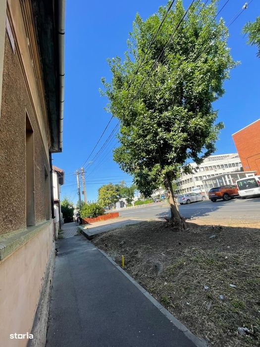 Vand casa caramida,str.Oituz,vis a vis de Salvare si Spital