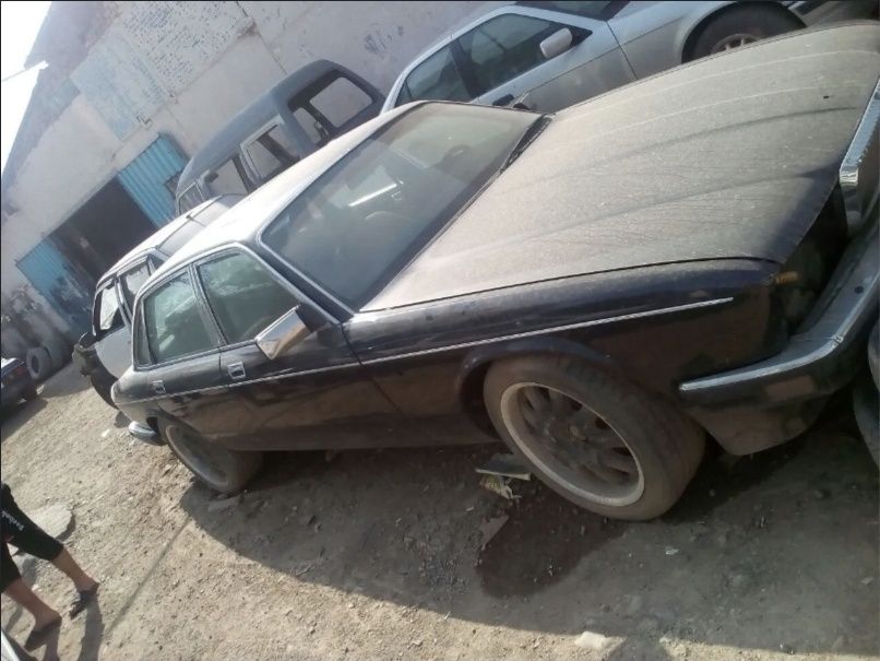 Ягуар XJ Даймлер. Читайте внимательно.