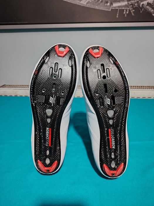 NORTHAWE Exremme RR talpă carbon, mărimea 44, interior 28,5 cm, defecți la stângul.