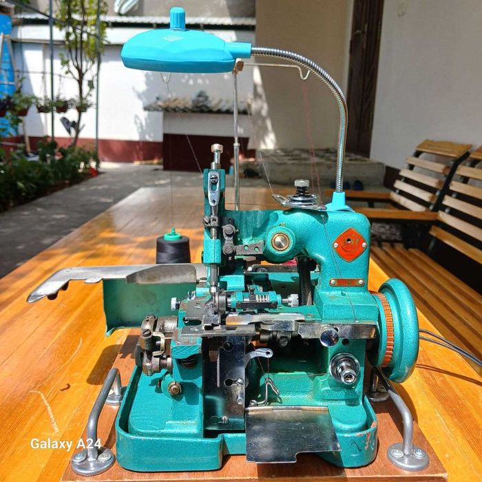 Трёхниточный оверлок GN1-2(Китай). Год гарантии/Металл/Комплект.