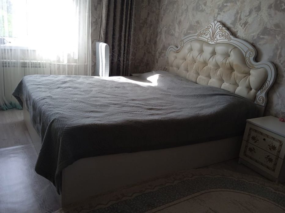 Продаю мебель: двухспальная кровать и детская кровать