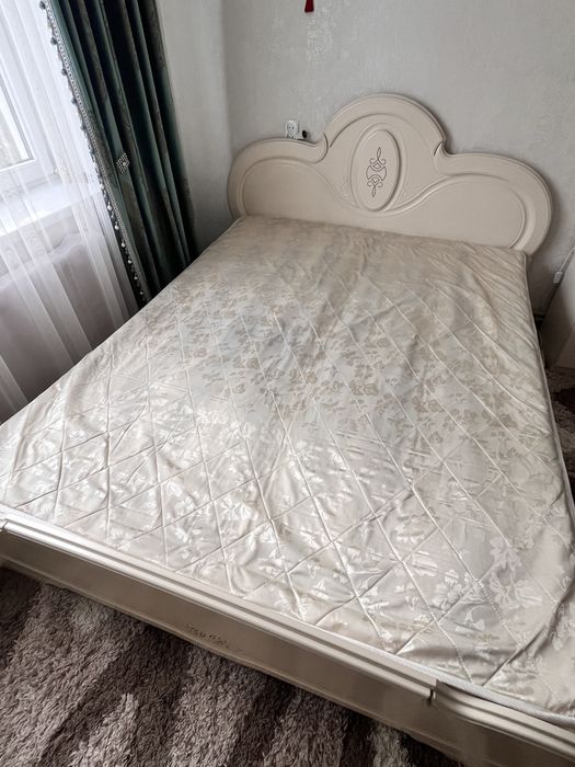 Продам спальный гарнитур