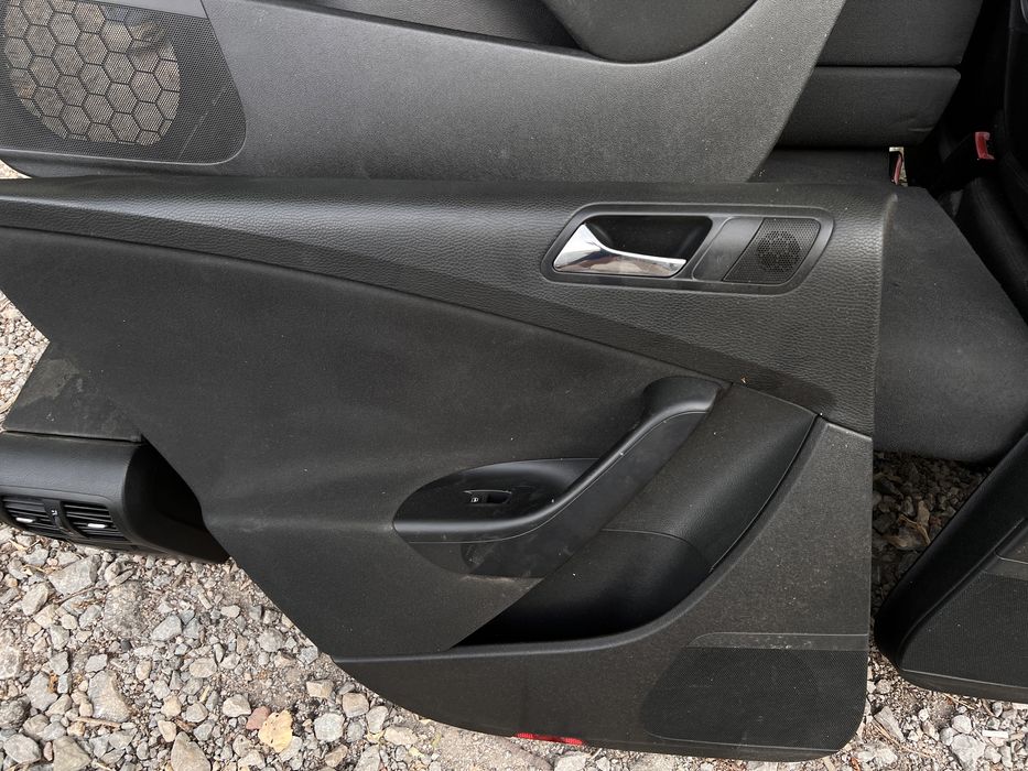 Кори за вратите Passat b6 здрави