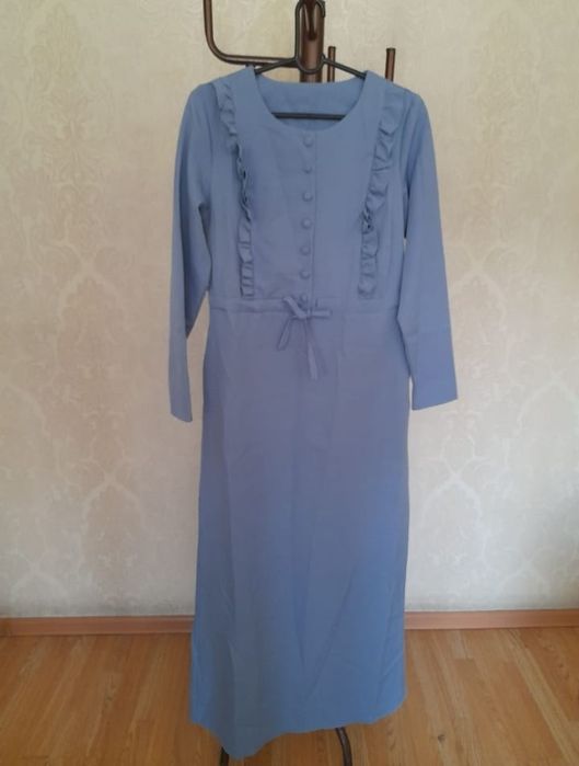 Платье  Б/у. Цены  690тг.