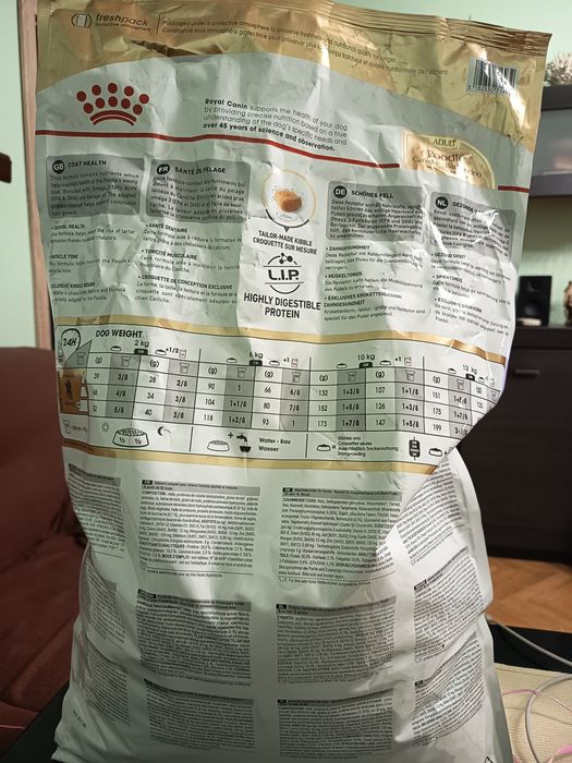 Продавам храна на гранули за куче порода пудел над една година