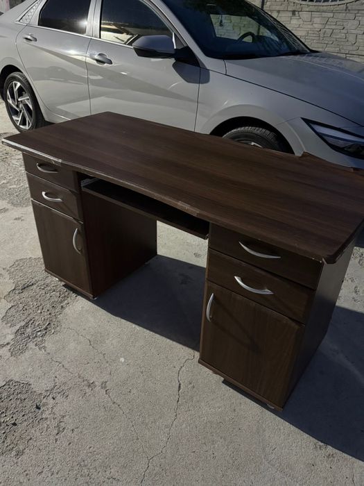 Продам компьютерный стол