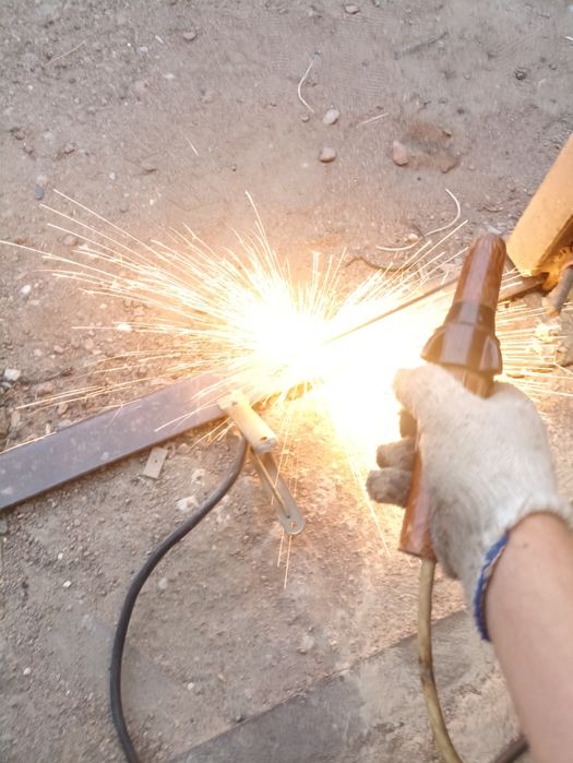 Продается сварочный аппарат на 220В. СССР.