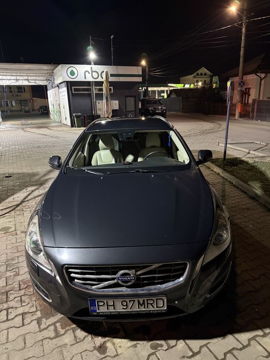 se vinde Volvo v60 D3