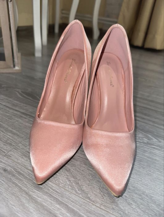 Pantofi stiletto roz satinat - Noi, nepurtati