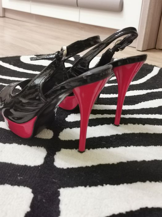 Pantofi cu toc de dama