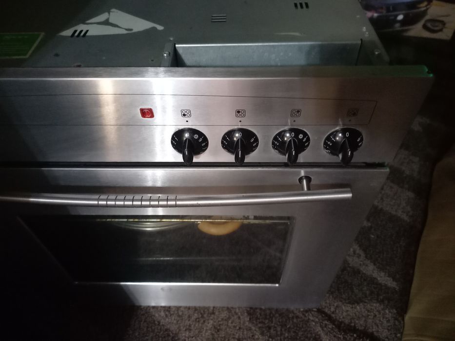 Vând cuptor electric cu plita