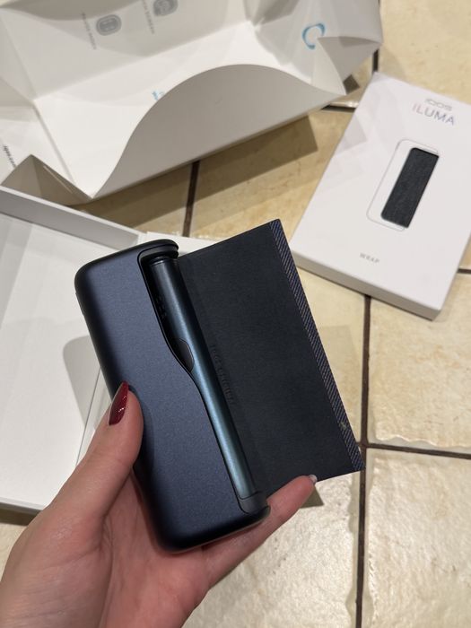 IQOS iluma i prime colaborare Saddo + clapeta textila