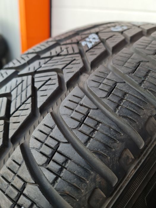 Зимни гуми 4 броя PIRELLIScorpion 215 65 R17 дот 4217