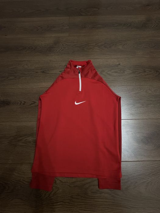 продаю тренировачнуб кофту